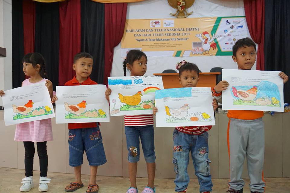 Mewarnai Gambar  Anak Ayam  Dan Induknya GAMBAR  MEWARNAI HD