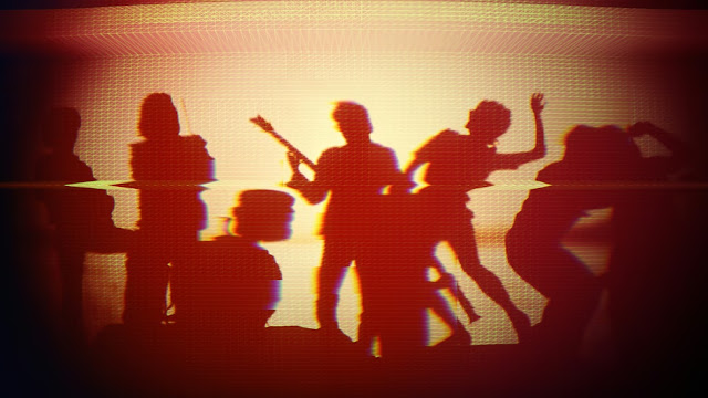 Foto de uma banda de rock psicodélico que parece real, mas é gerada por inteligência artificial, tocando em um palco ou estúdio. Foto de uma banda de rock psicodélico que parece real, mas é gerada por inteligência artificial, tocando em um palco ou estúdio.