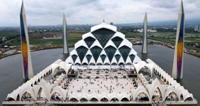 Buzzer Usik Masjid Al Jabbar, Warga Bandung Tantang Denny Siregar
