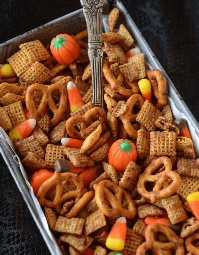 PUMPKIN SPICE CHEX MIX #pumpkin #desserts #cakes #snack #easy