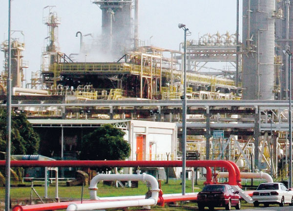 Loji minyak Petronas di Kerteh terbakar