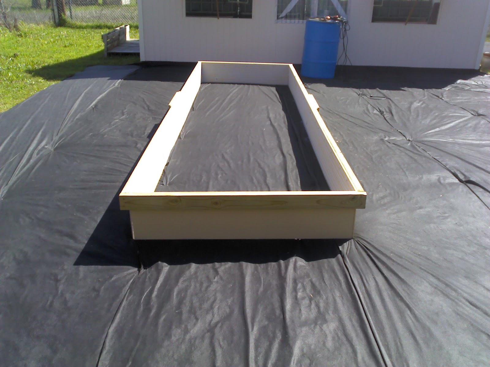 The Aquaponics Gardener: Construction of the DWC rafts