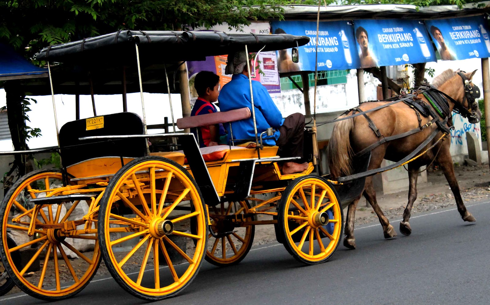 Ika Dewi UNIKNYA ALAT TRANSPORTASI  DI INDONESIA