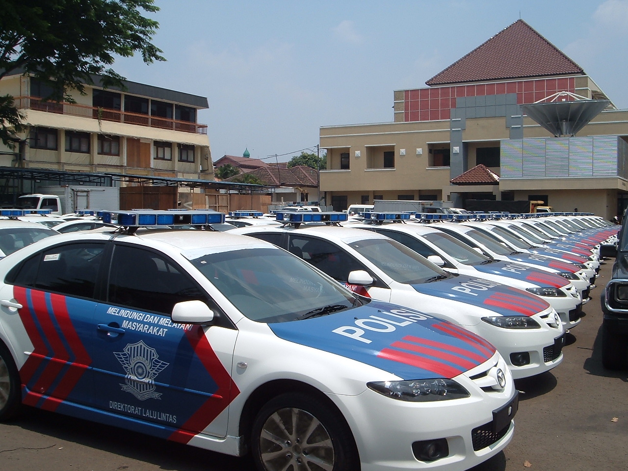 Inilah Mobil Keren Polisi Indonesia ~ libomunik