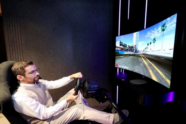 بالصور: إل جي تكشف عن شاشة مخصصة للألعاب و مرنة