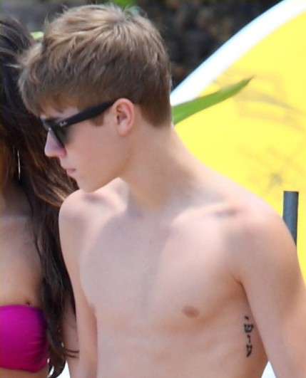 selena gomez and justin bieber 2011 hawaii. justin bieber and selena gomez