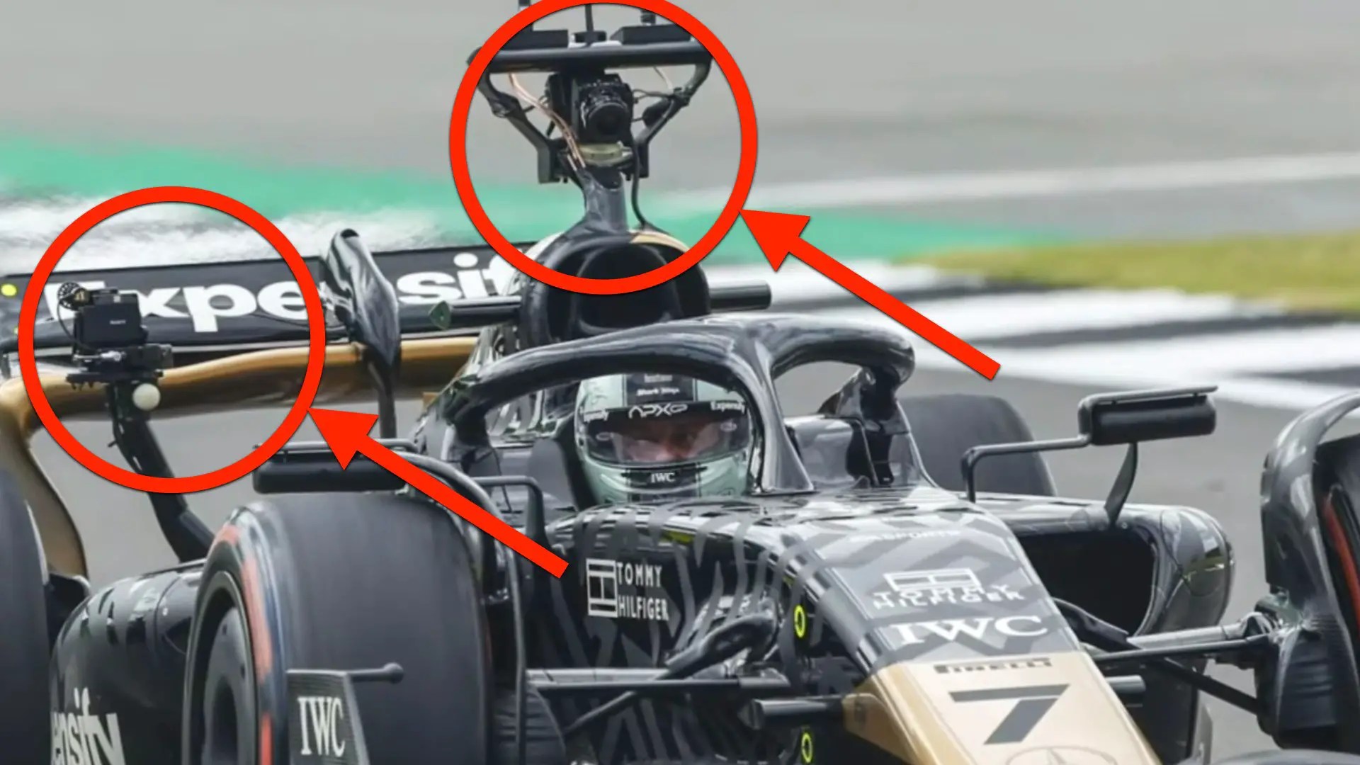 Две камеры на гоночной машине