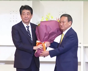 Yoshihide Suga substituirá Abe como líder do partido PLD