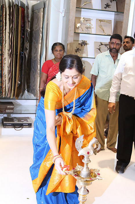 South Actress Devayani blue saree stills textiles showroom event pics wallpapers