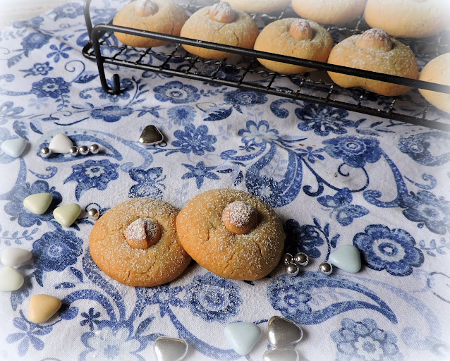 Macadamia Shortbread Cookies