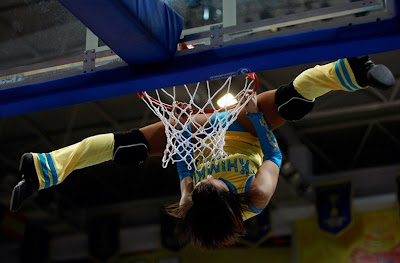 Basketball cheerleaders