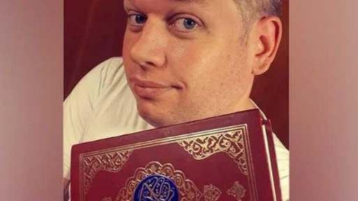 Politikus Anti-Islam Denmark Rasmus Paludan Bakar Alquran Depan Masjid Swedia