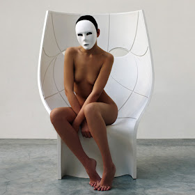 Silla Nemo, un diseño de Fabio Novembre con forma de máscara