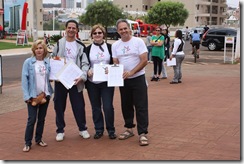 Parque Carlos Raya, colhendo assinaturas para reduzir o número de vereadores.