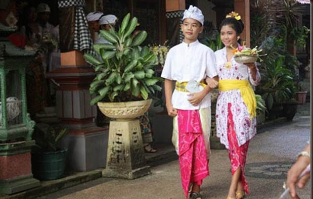 Pakaian Adat Bali Pria dan Wanita, Gambar, beserta 