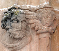 Detall del portal d'entrada de l'església de Sant Julià de Lliçà d'Amunt. Autor: Carlos Albacete