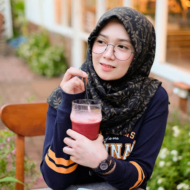 Model Kacamata Yang Cocok Untuk Wanita Berhijab