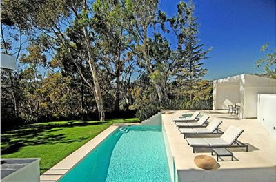 Luxurious 23 Oakmount Drive Residence in Beverly Hills