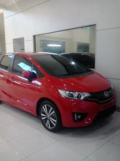 Honda Pejuang, Honda Jazz Berwarna Merah Type RS