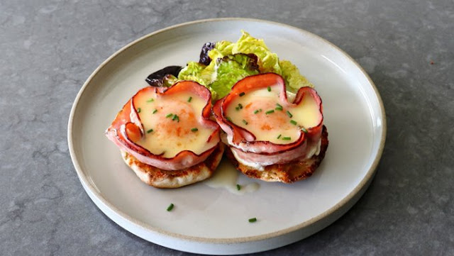 Naked-Eggs-Benedict