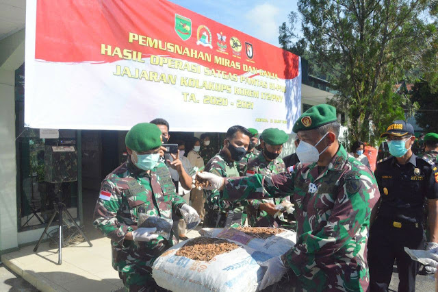 TNI Musnahkan Berbagai Barang Bukti Sitaan Satgas Perbatasan di Makorem Abepura