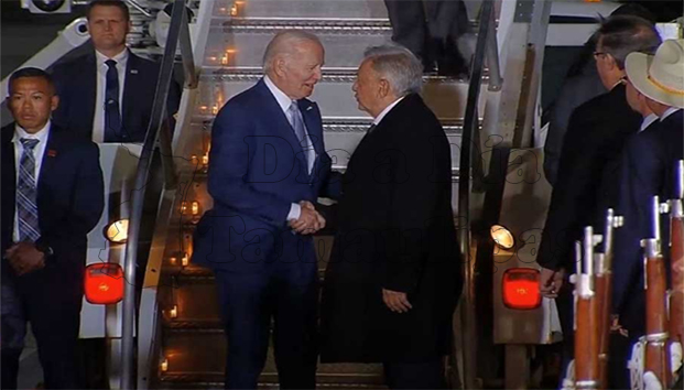 Llega Biden a México; AMLO lo recibe en el AIFA