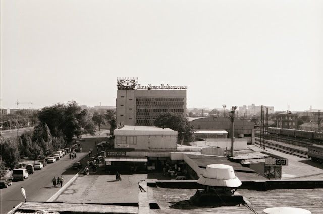 Ouzbékistan, Tachkent, Gare, Lokomotiv, © Louis Gigout, 1999