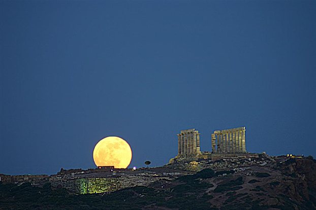 Greek archaeological sites to stay open for August full moon