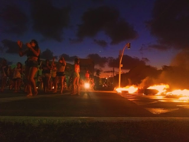 MANIFESTANTES BLOQUEIAM ACESSO A PONTE E PEDEM JUSTIÇA EM CASO DE MENINA MORTA POR BALA PERDIDA EM NATAL