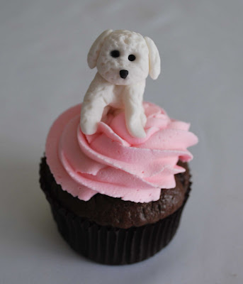  Birthday Cakes on And Here Is A Set Of Dogs That I Made For A Wedding Cupcake Tower