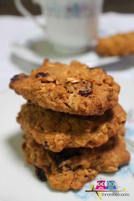 Oat & Raisin Cookies