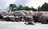 7 tempat wisata pantai yang terkenal di bangka belitung,Pantai Gunung Namak