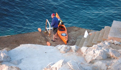 Καλοκαιρινές διακοπές για πάντα... ενώ τα δίνει όλα για να κοιμάται ήσυχος!