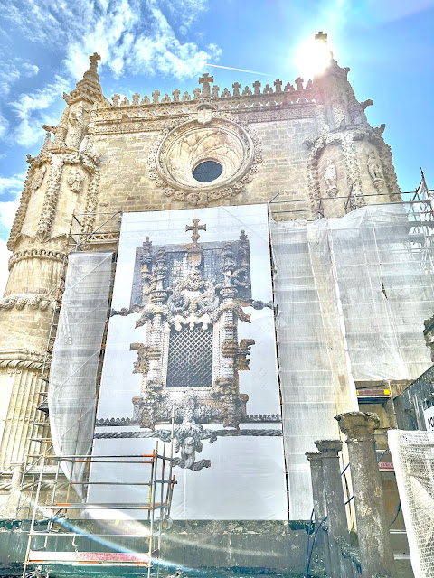 manueline window, chapter window, convent of christ, portugal