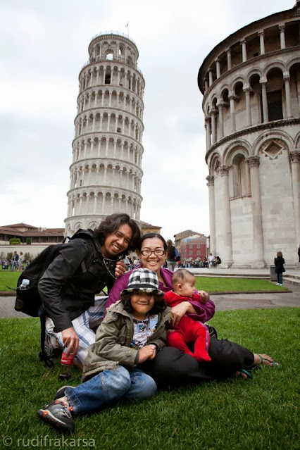 The Frakarsas at the Leaning Tower of Pisa, Italy