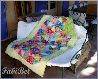 cadeau bébé fille patchwork quilt dessus lit