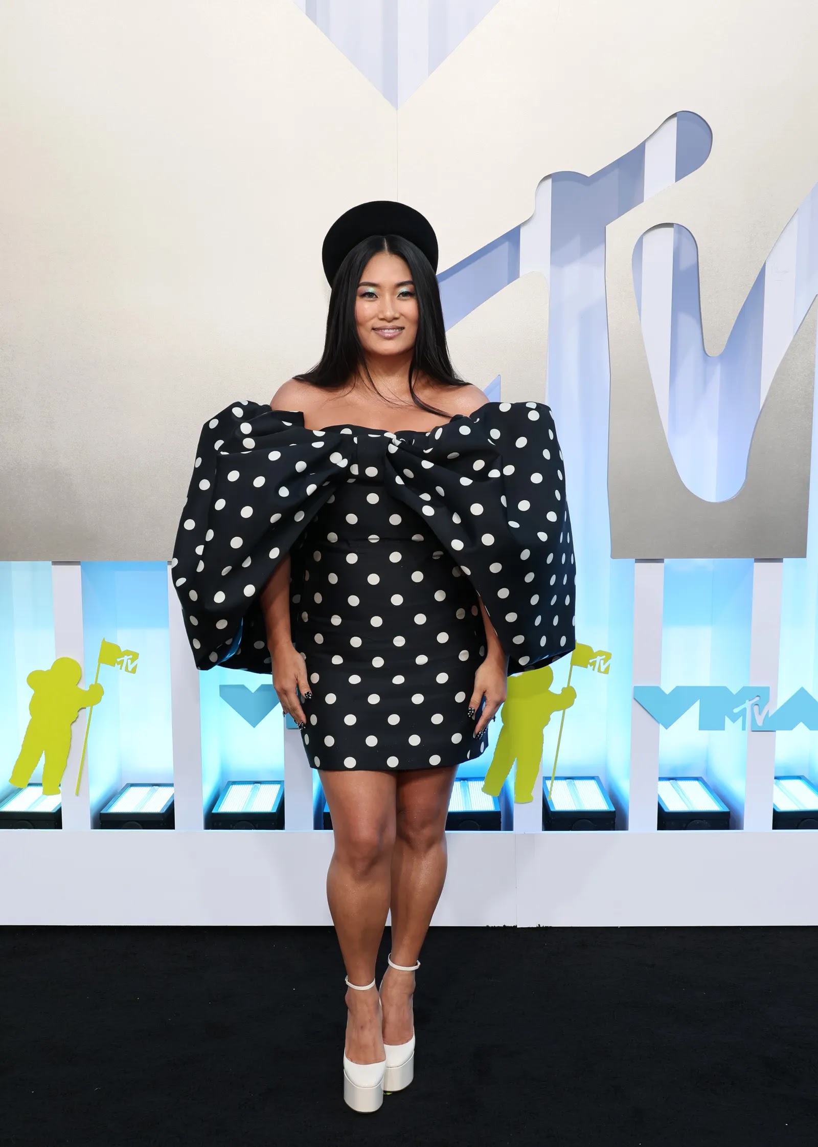 Los impresionantes looks de las celebridades en la alfombra roja de los MTV VMAs 2022