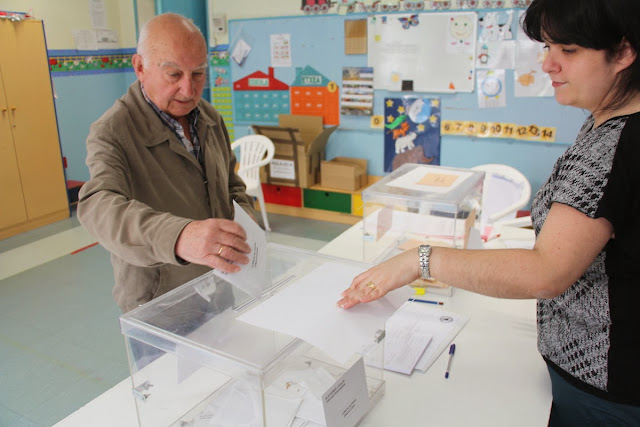 Votante en las elecciones municipales de 2015