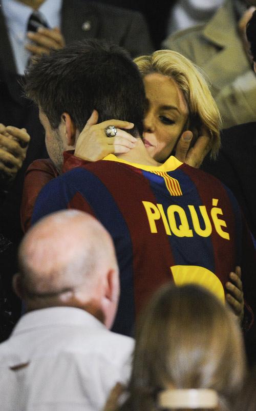 fotos shakira pique. Shakira#39;s New Boyfriend is