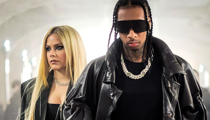 Avril Lavigne y Tyga se coordinan con largas chaquetas negras para el Y/Project Show 