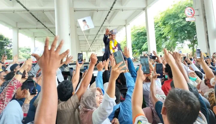 MAKJLEB!! Warga Medan: Kami Ikut Acara Ganjar Karena Dapat Sembako, Tapi Kami Berebut Jumpai Anies Karena Cinta