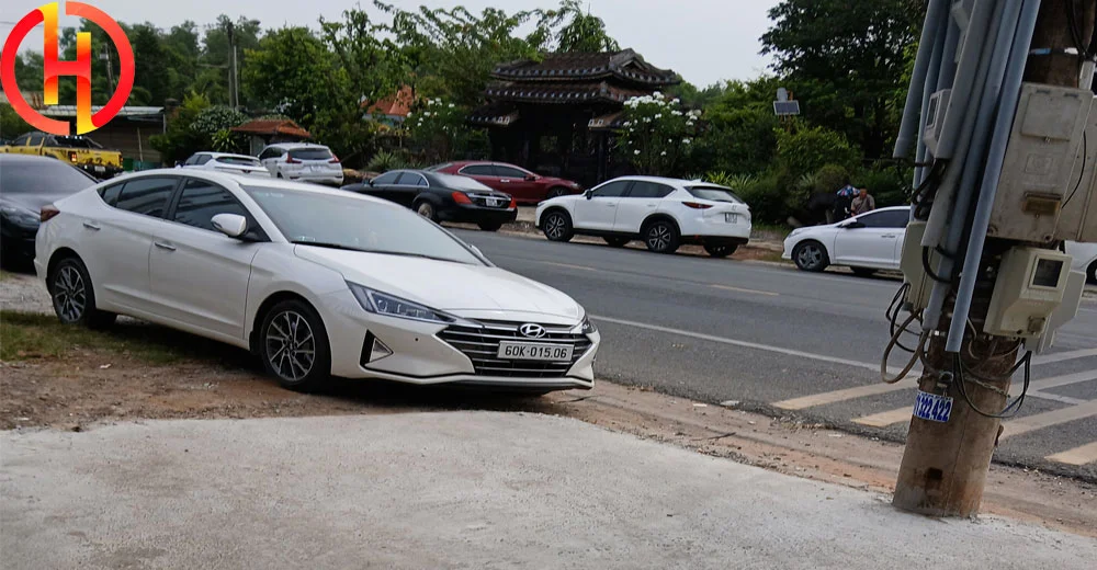 xe đậu 2 bên đường