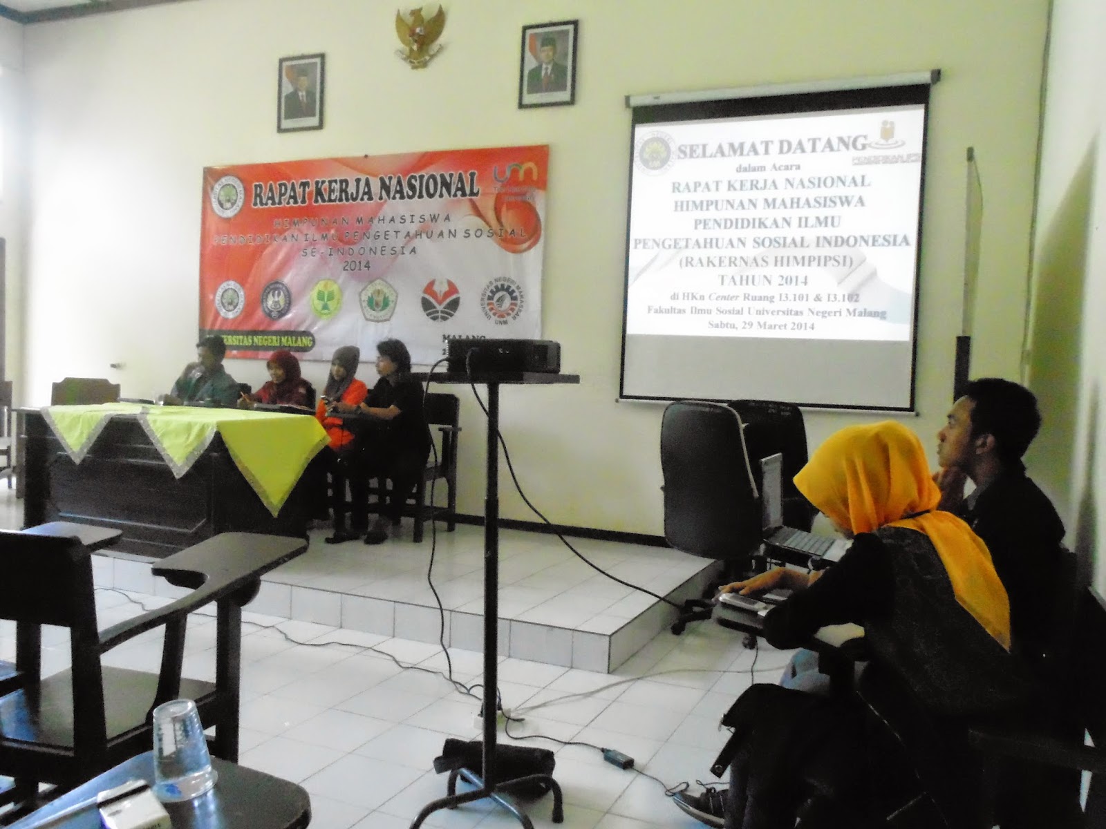 Sedangkan HIMPIPSI Wilayah Timur mencakup Universitas Negeri Makassar UNM dengan koordinator dari UNM itu sendiri yang bernama Siti Qomariyah