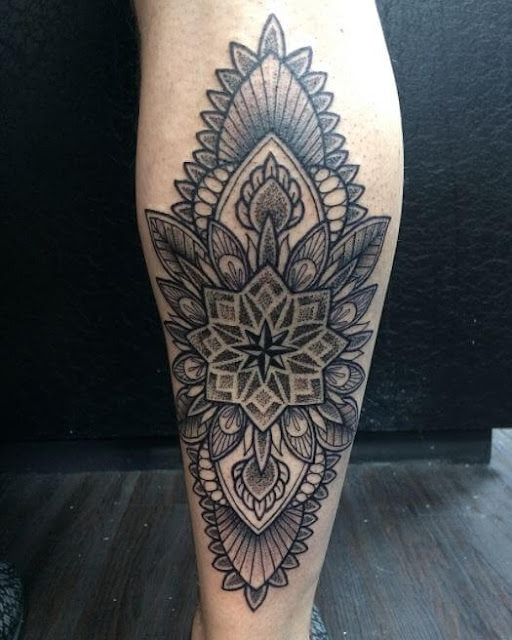 Tatuagens nas panturrilhas - 30 sugestões masculinas