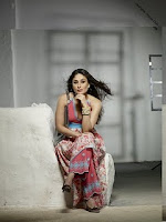 Kareena Kapoor on Firdous Fashion45