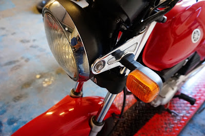 Yamaha YBR 125 Change Rear Light / Brake Bulb , Headlight bulb replace ment and - Xenon upgrade bulb