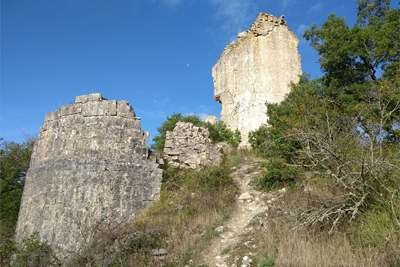 Senda tras las ruinas