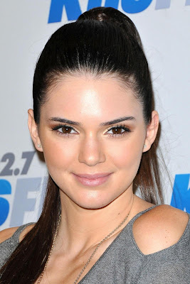 Kendall Jenner Cute and Sexy Leggy at KIIS FM’s Jingle Ball 2012 in Los Angeles