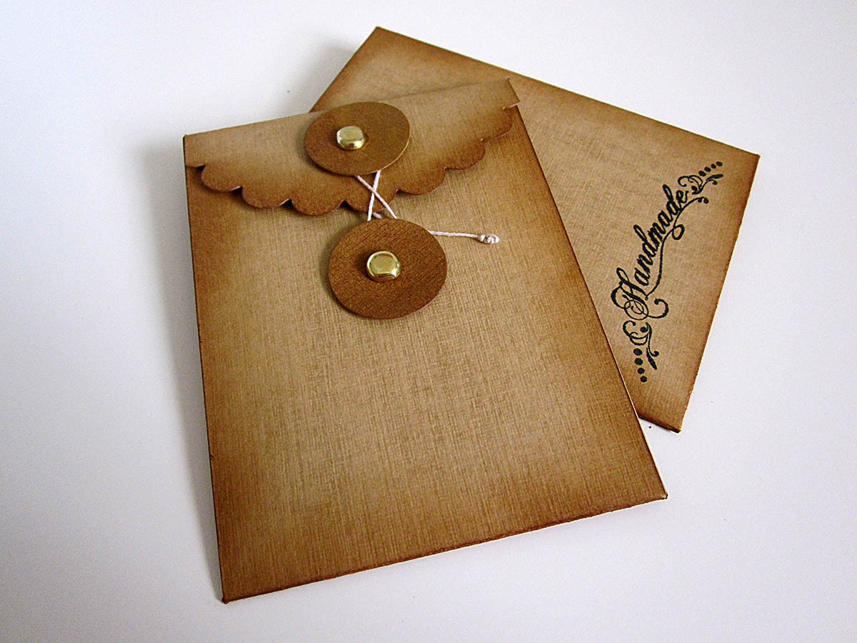 ClayGuana: An Envelope With A Button String Closure - Tutorial