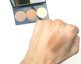 The Smashbox Step- by - Step Contour Kit Swatch 